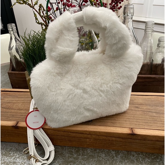 CYNTHIA ROWLEY SNOW WHITE FAUX FUR CHRISTMAS HOLIDAY CROSSBODY SNAP PURSE - Picture 1 of 9